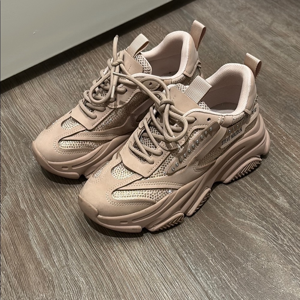 Steve Madden Tan Chunky Sneakers with Retro Design and Thick Sole